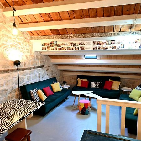 White Rabbit Hostel Хвар Екстериор снимка