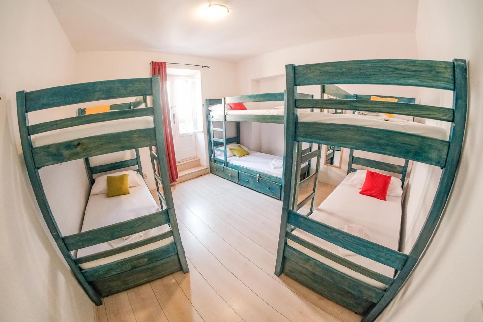 White Rabbit Hostel Хвар Екстериор снимка