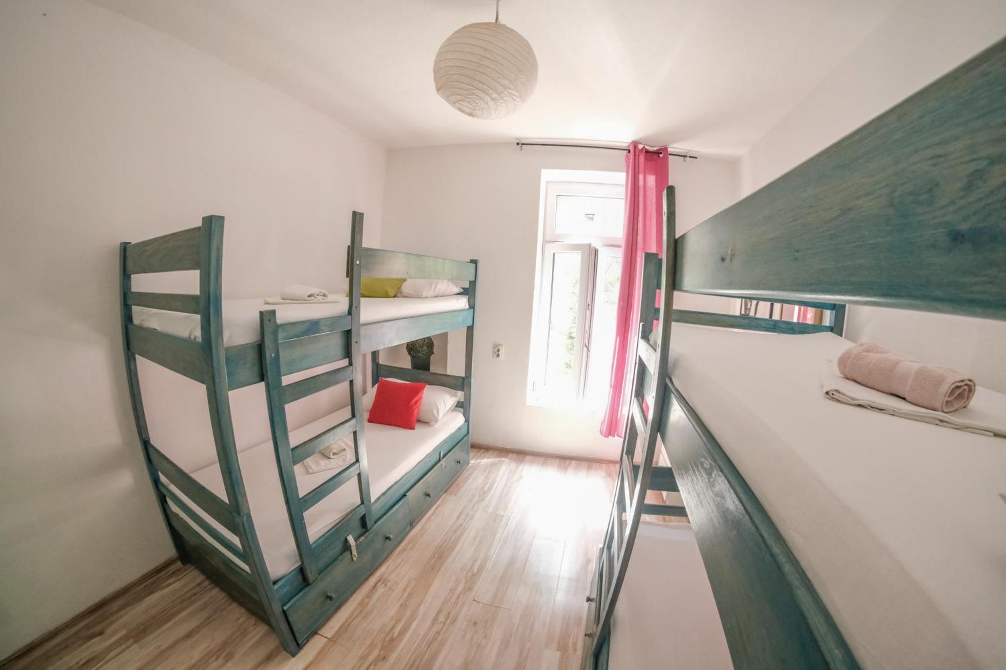 White Rabbit Hostel Хвар Екстериор снимка