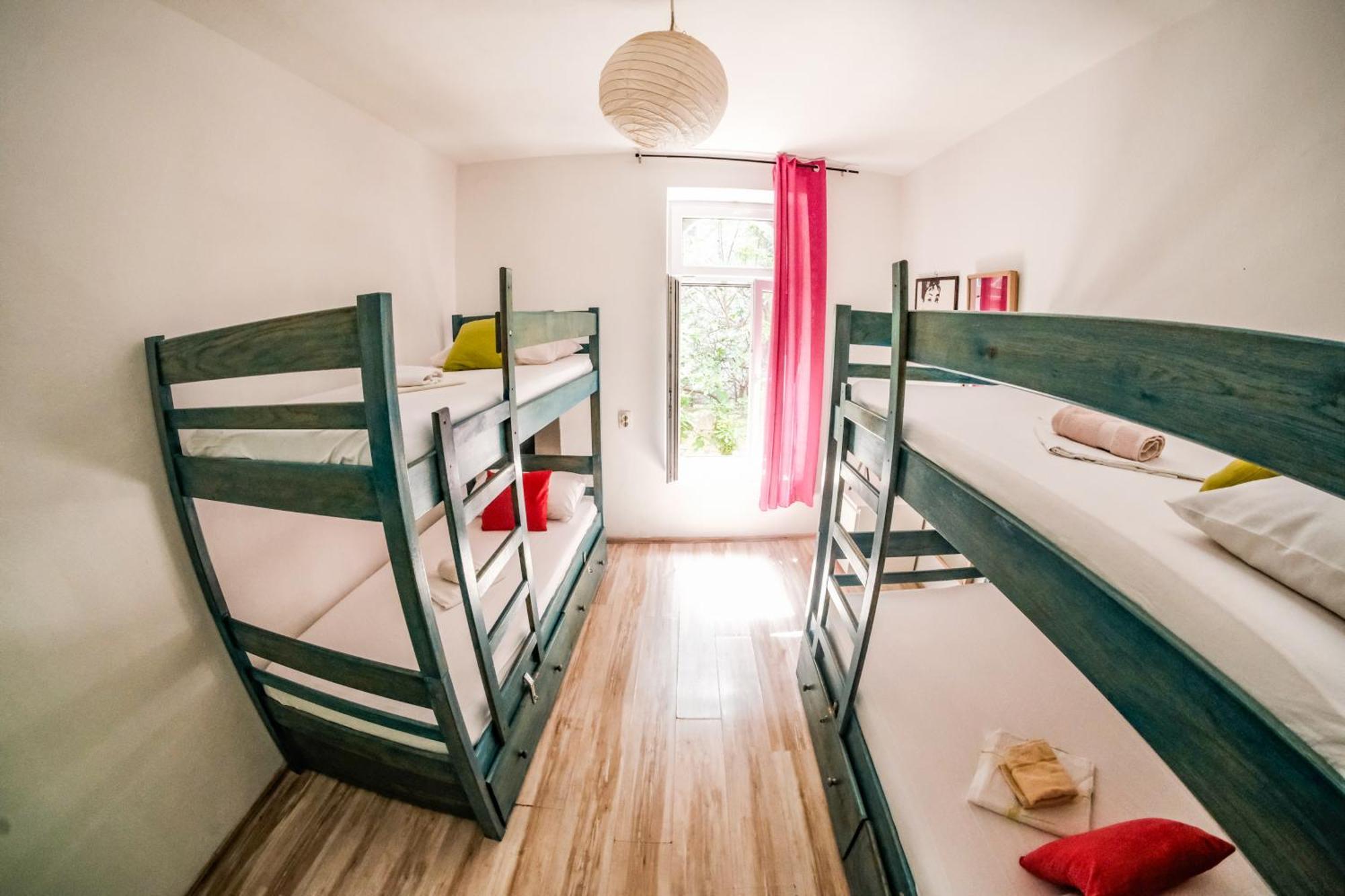 White Rabbit Hostel Хвар Екстериор снимка