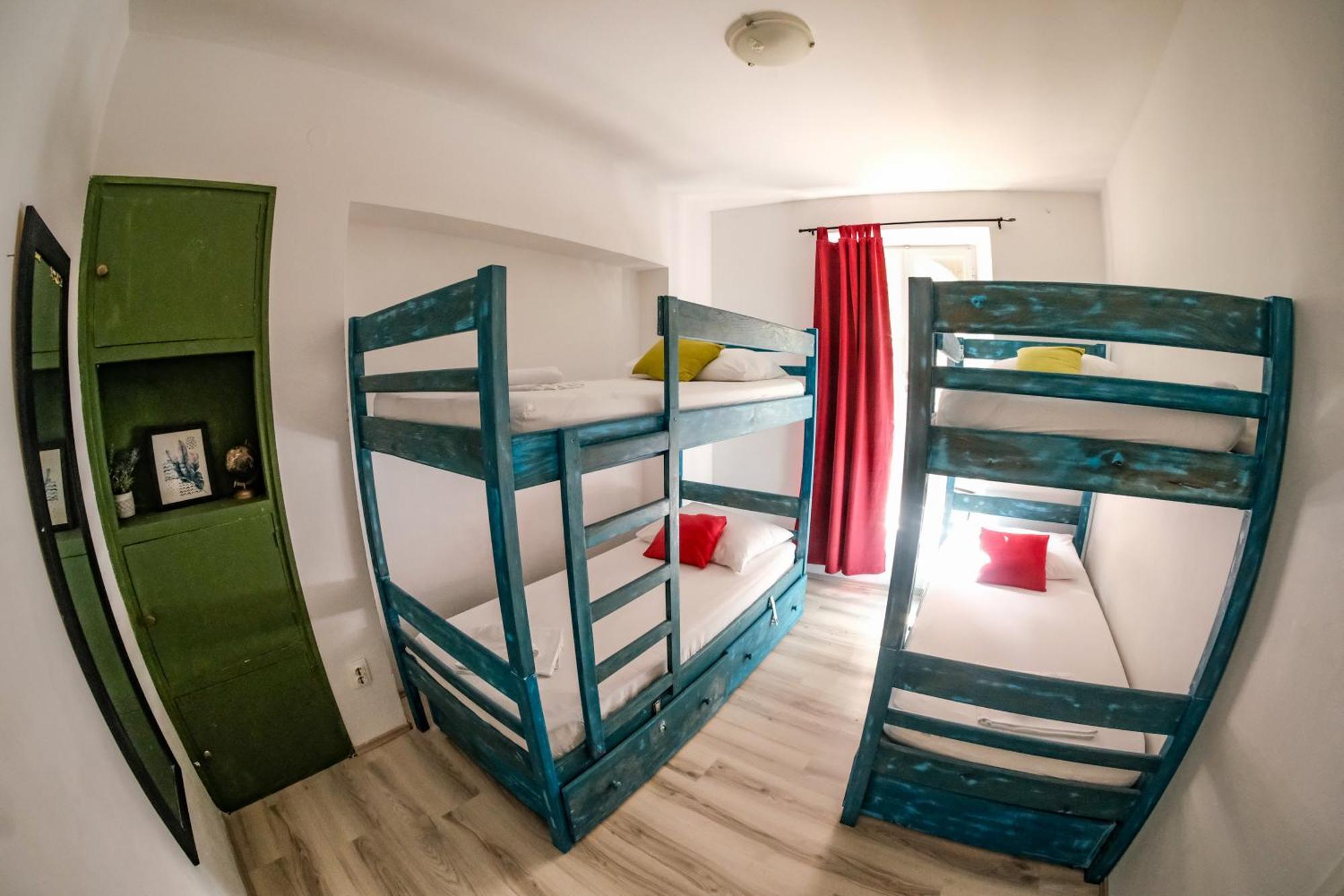 White Rabbit Hostel Хвар Екстериор снимка
