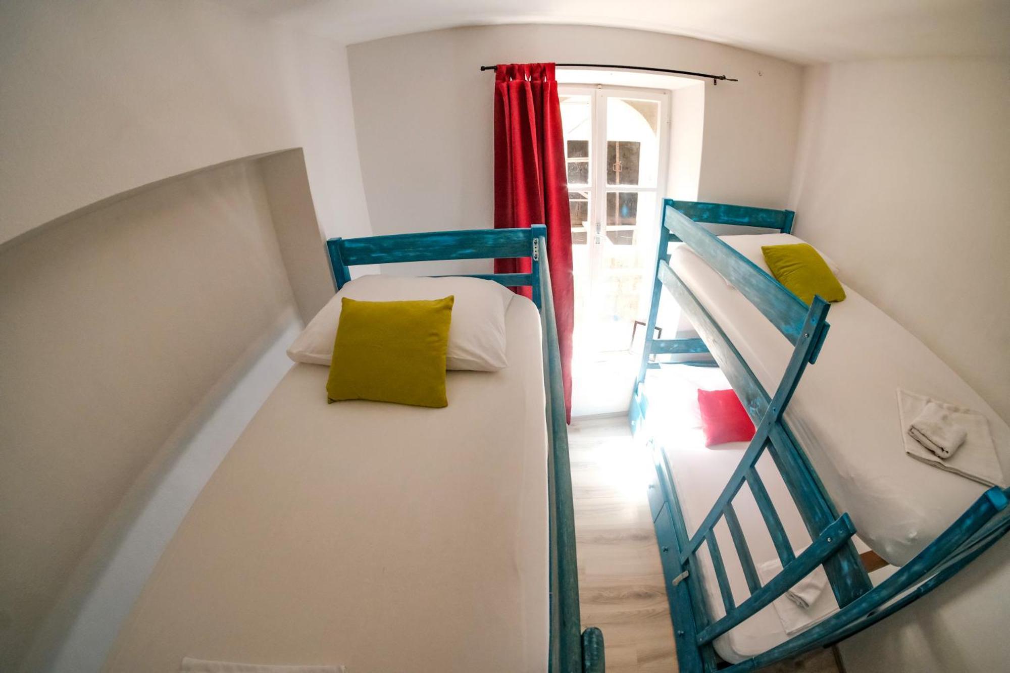 White Rabbit Hostel Хвар Екстериор снимка