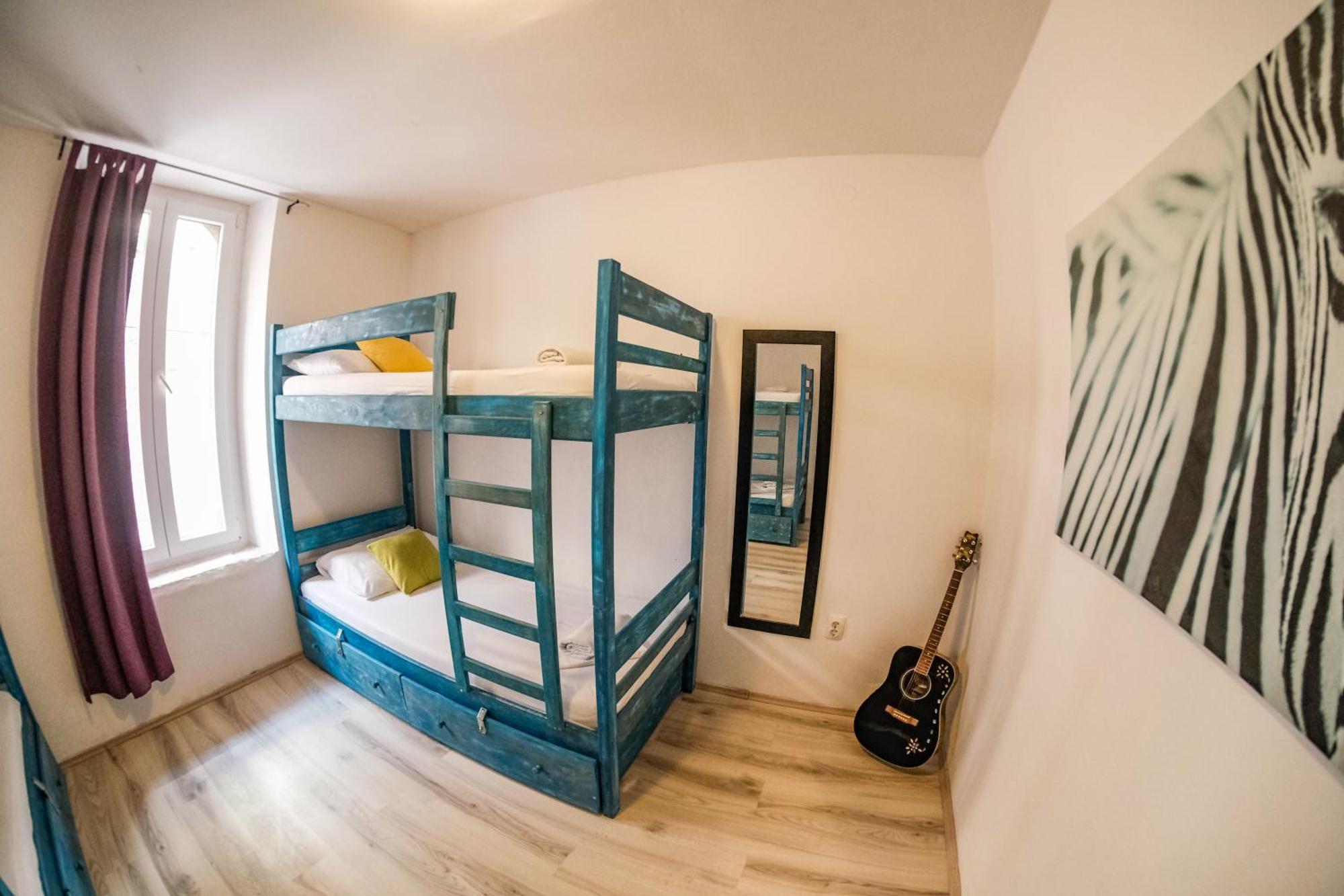 White Rabbit Hostel Хвар Екстериор снимка