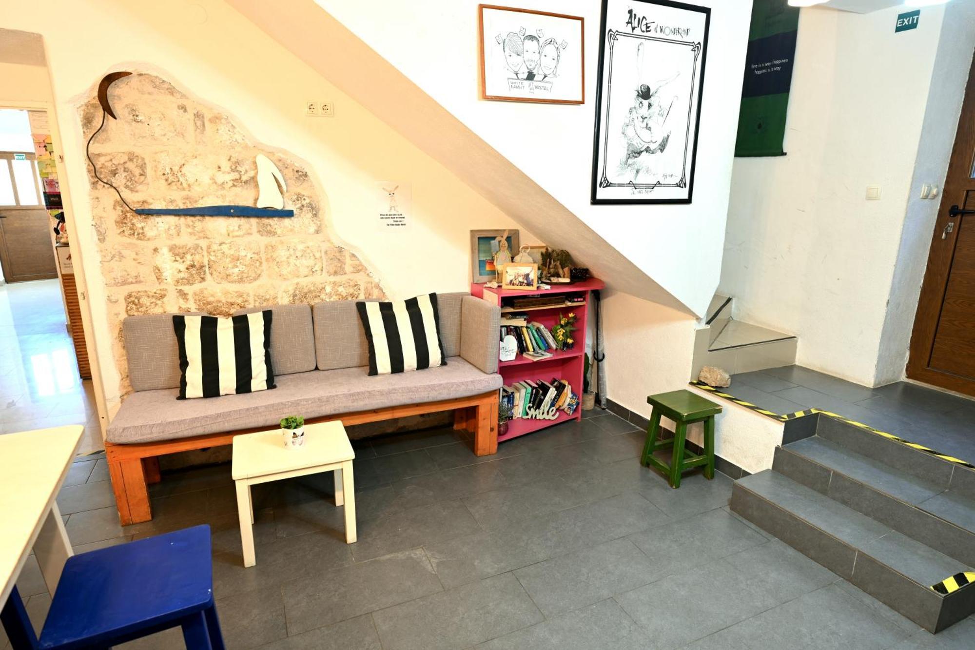 White Rabbit Hostel Хвар Екстериор снимка