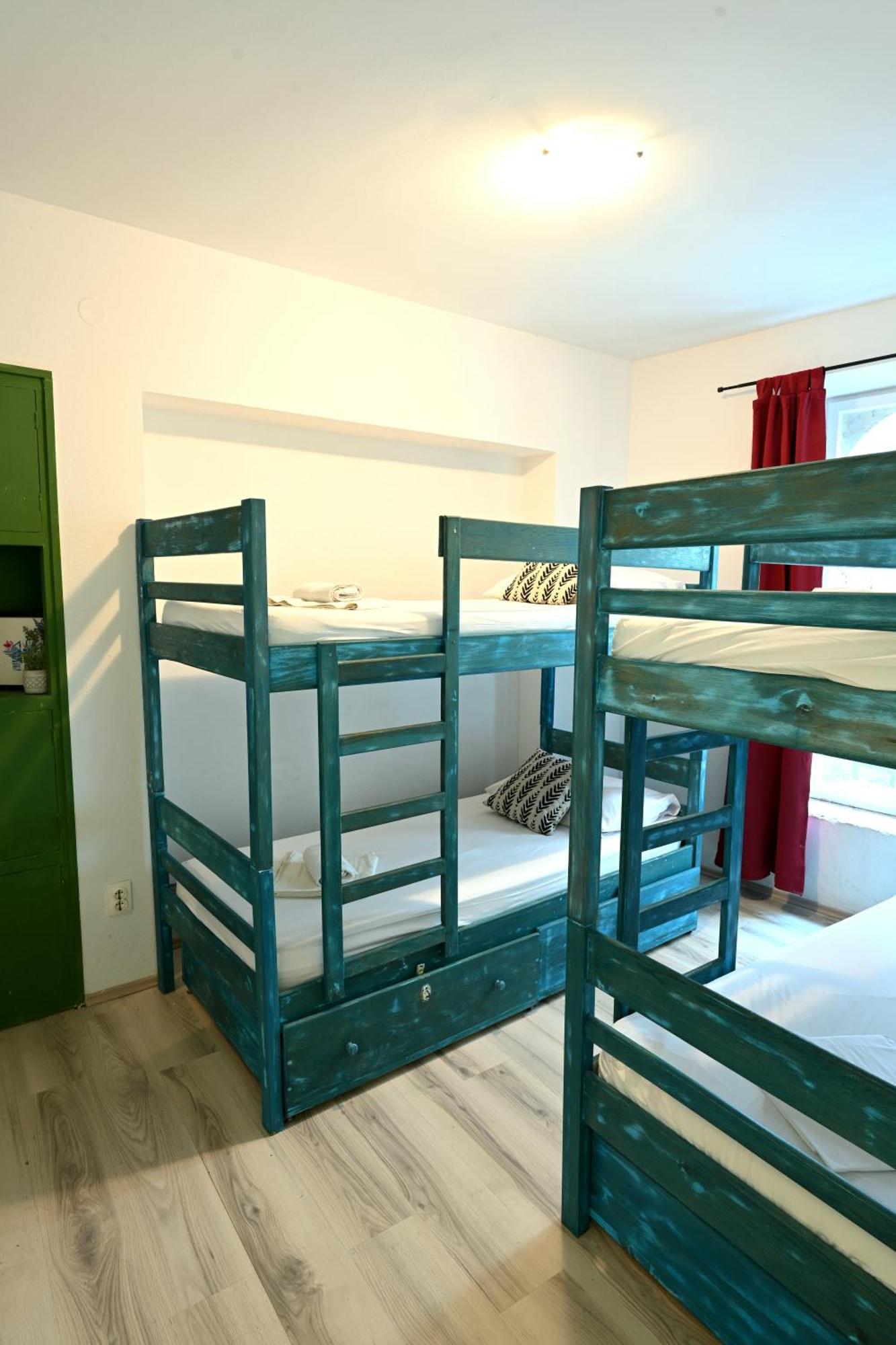 White Rabbit Hostel Хвар Екстериор снимка