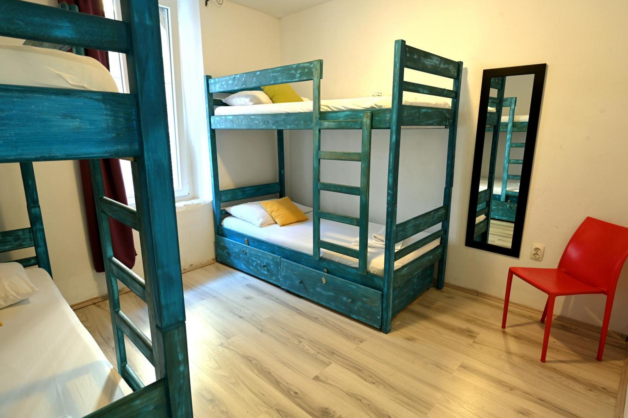White Rabbit Hostel Хвар Екстериор снимка