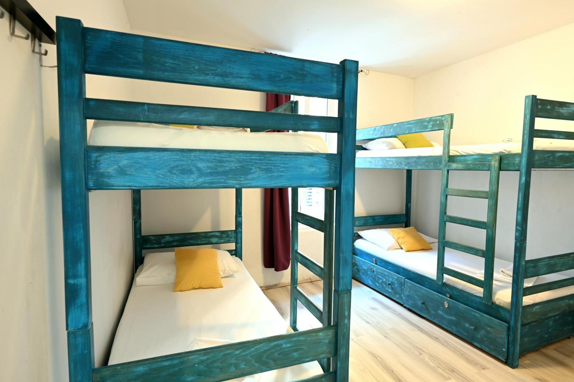 White Rabbit Hostel Хвар Екстериор снимка