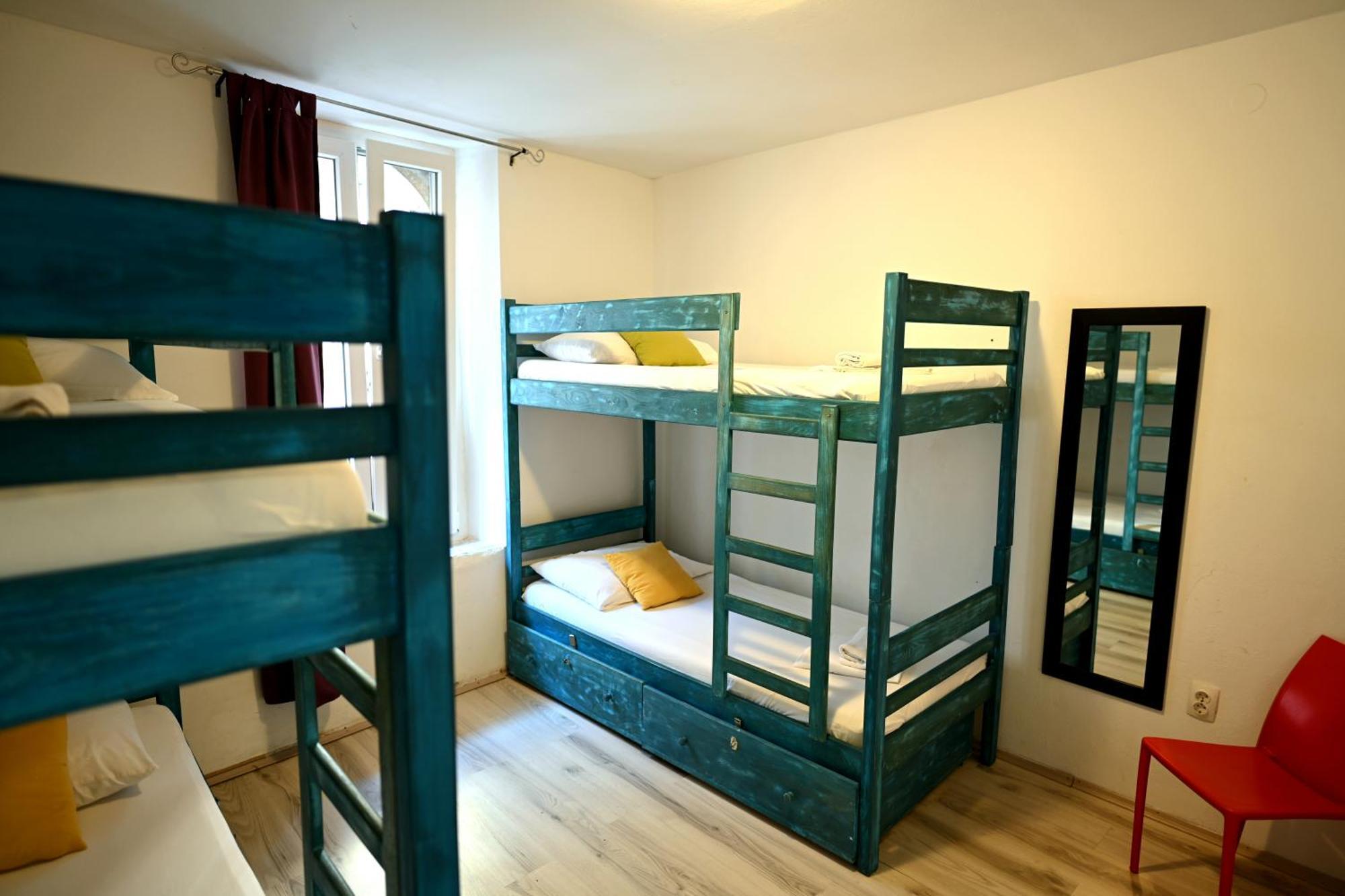 White Rabbit Hostel Хвар Екстериор снимка