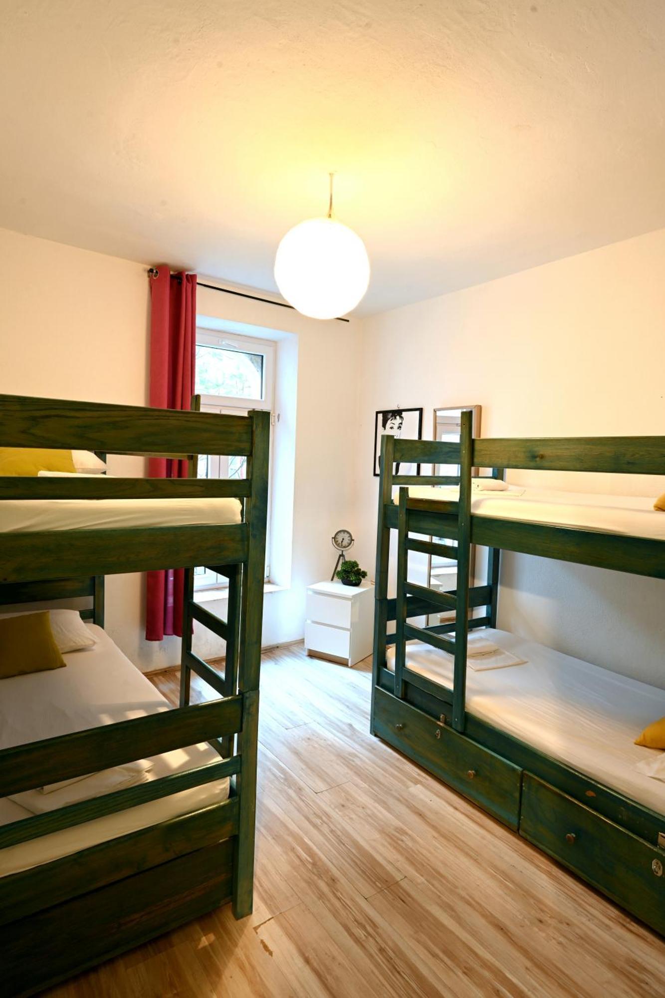 White Rabbit Hostel Хвар Екстериор снимка