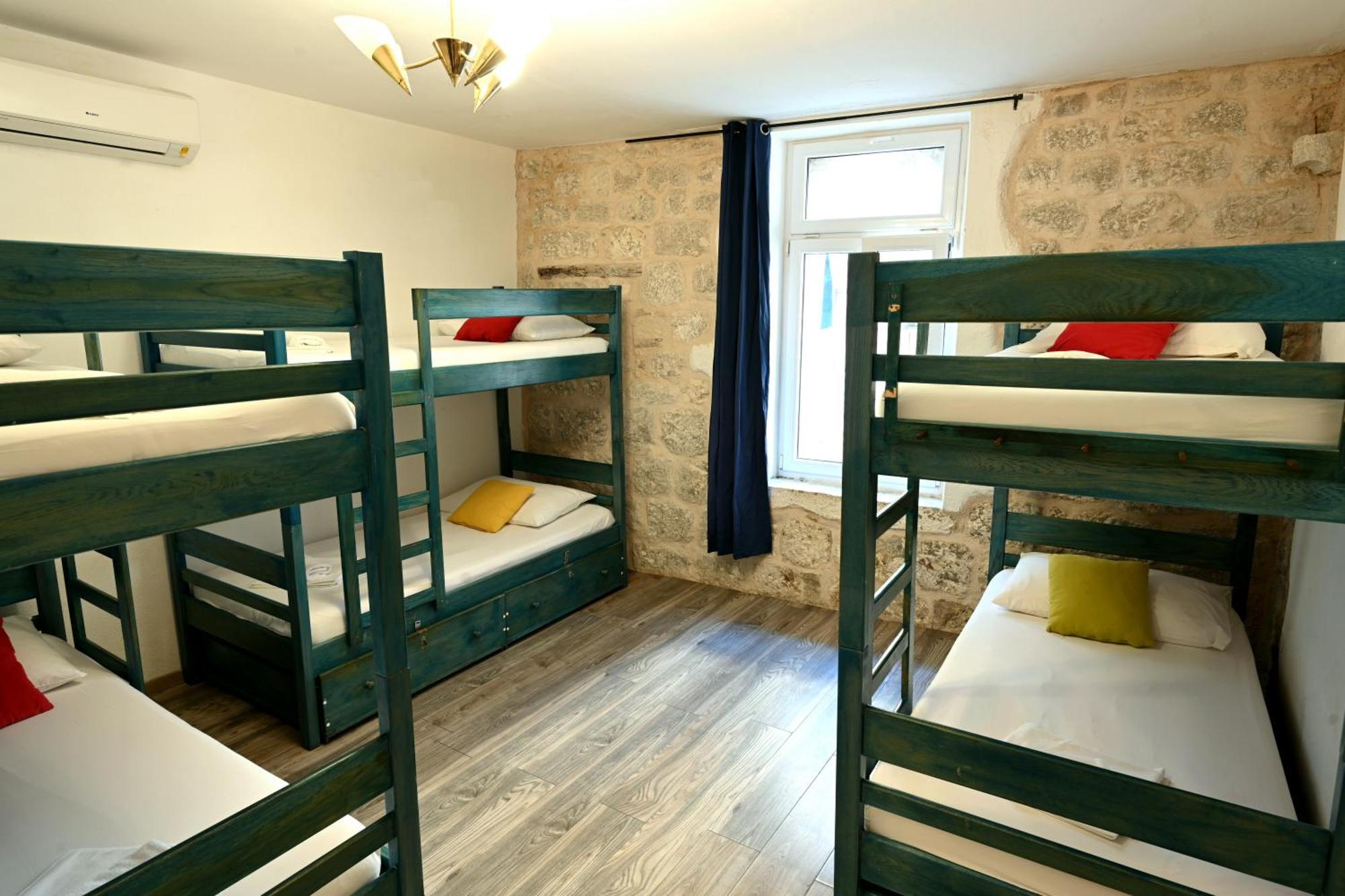White Rabbit Hostel Хвар Екстериор снимка