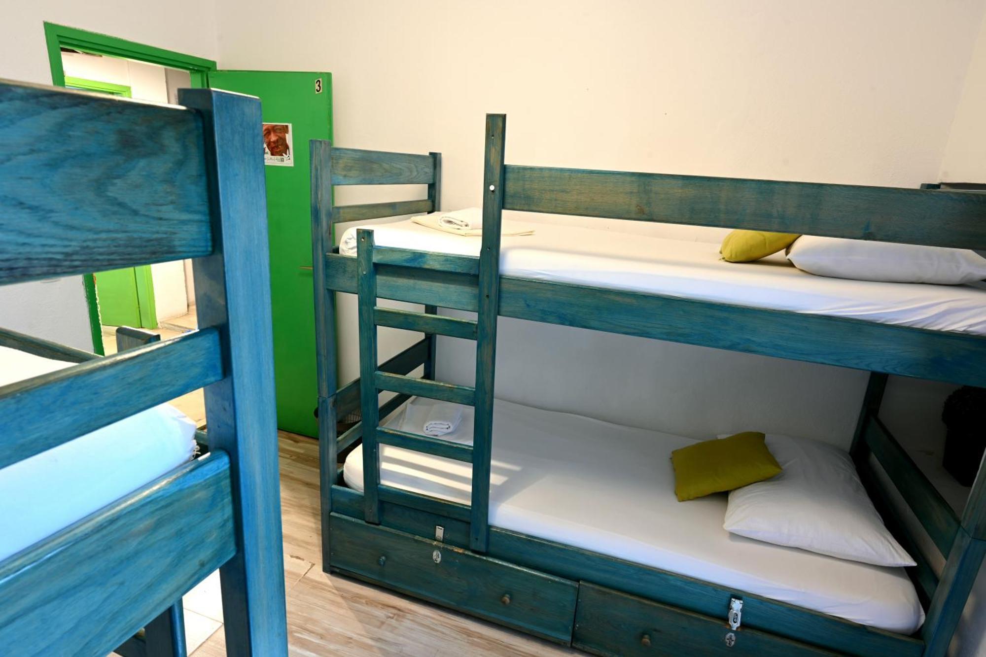White Rabbit Hostel Хвар Екстериор снимка