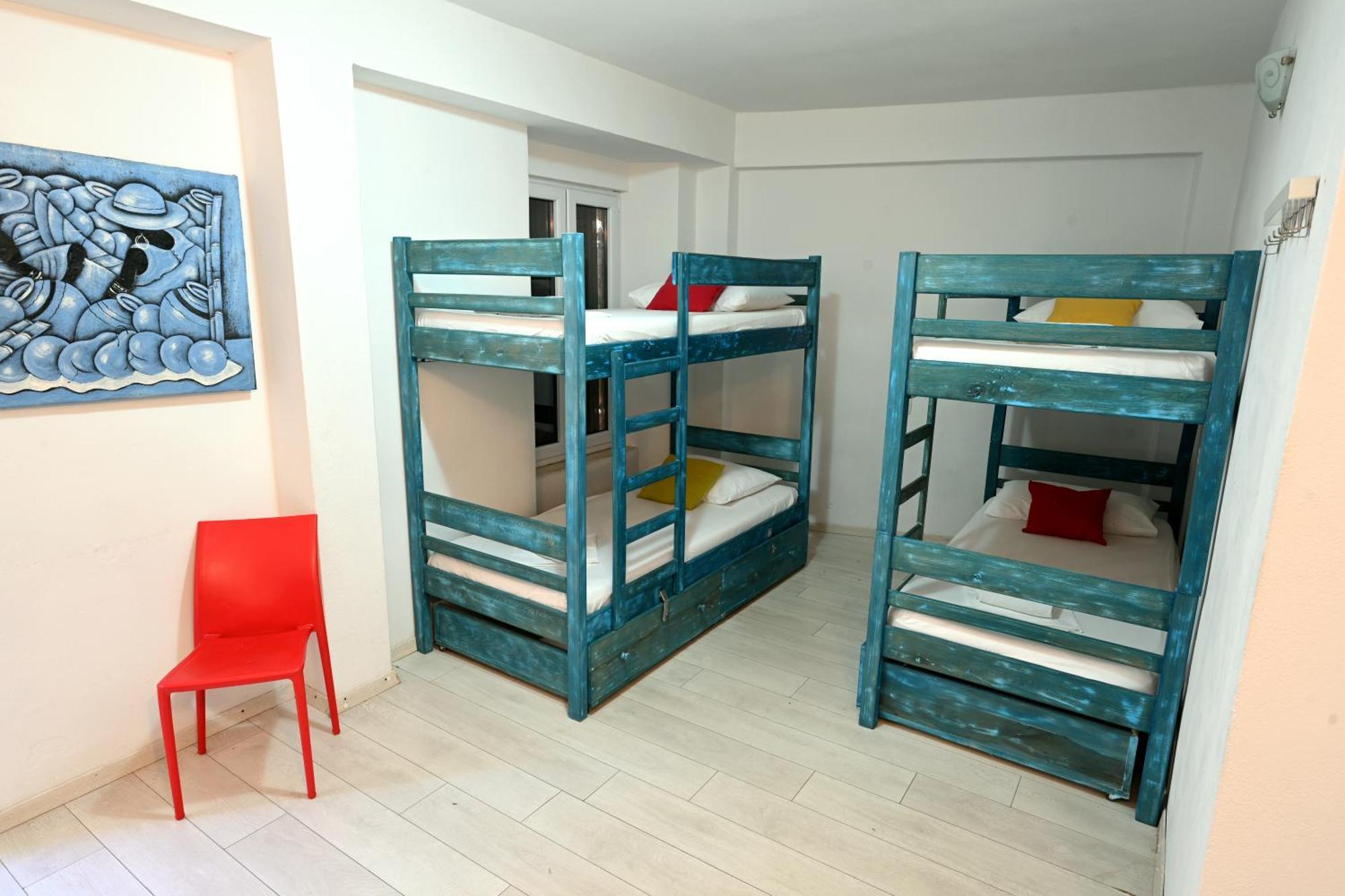 White Rabbit Hostel Хвар Екстериор снимка