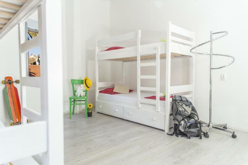 White Rabbit Hostel Хвар Екстериор снимка