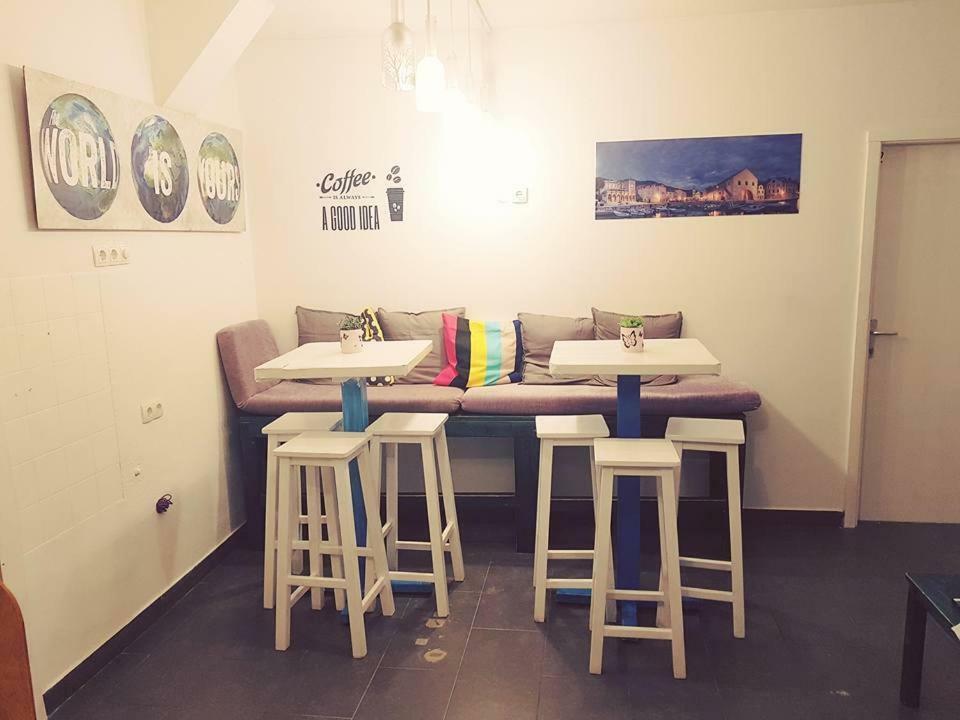 White Rabbit Hostel Хвар Екстериор снимка